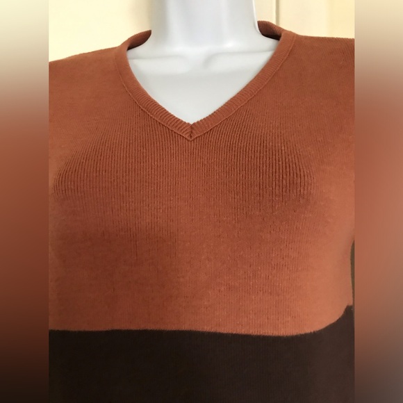 Erik Stewart , size S , women sweater , V neck , long sleeves , crochet 🧶! - Picture 13 of 16